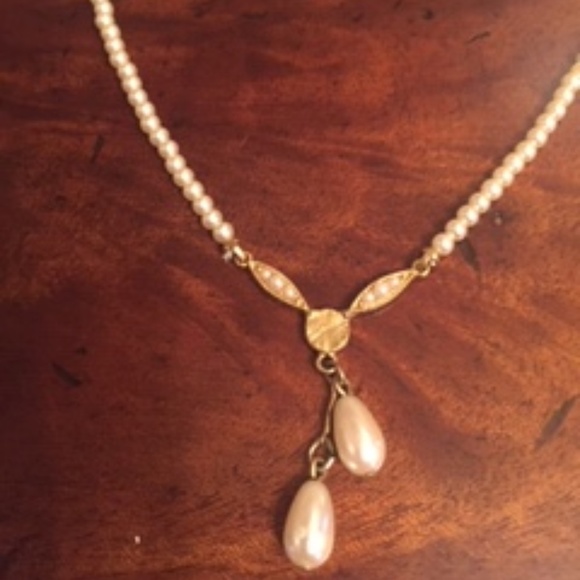 1928 faux pearl necklace and dangle earrings - Picture 2 of 4